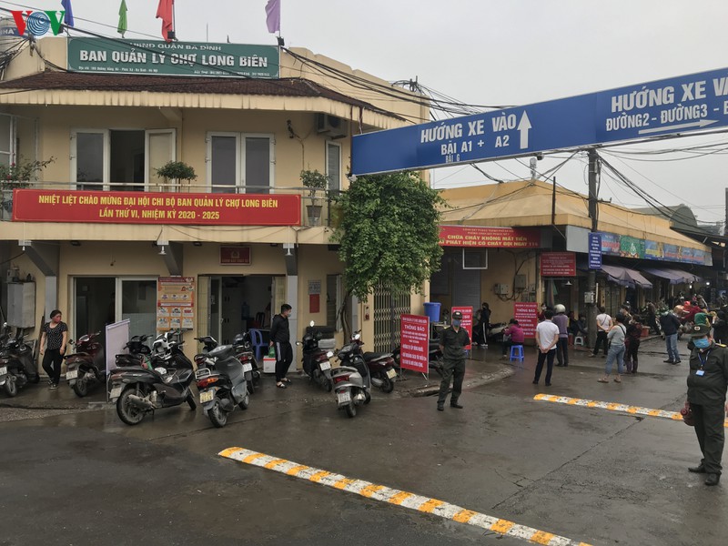 anh: ha noi tien hanh xet nghiem nhanh covid-19 tai cac cho dau moi hinh 1