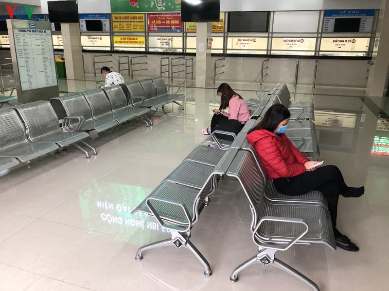 anh: cac ben xe ha noi diu hiu, hanh khach chap hanh gian cach hinh 4