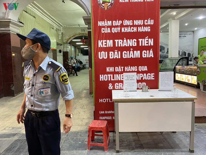 anh: nguoi dan tu tap an kem, chu quan truoc dich covid-19 o ha noi hinh 7