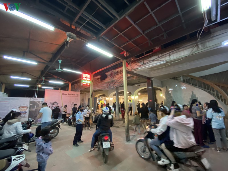 anh: nguoi dan tu tap an kem, chu quan truoc dich covid-19 o ha noi hinh 2