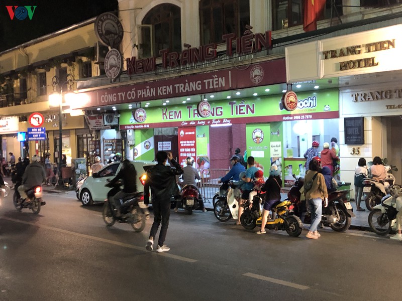 anh: nguoi dan tu tap an kem, chu quan truoc dich covid-19 o ha noi hinh 1