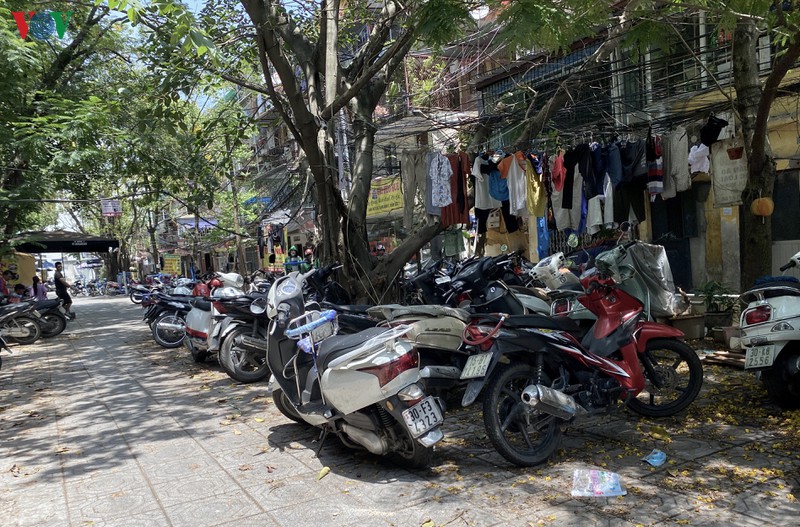 san chung cua cac khu tap the o ha noi bi cac ho kinh doanh "buc tu"  hinh 2
