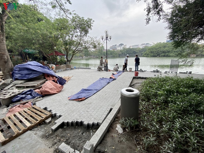can canh cai tao via he, lat da hoa cuong quanh ho hoan kiem hinh 1