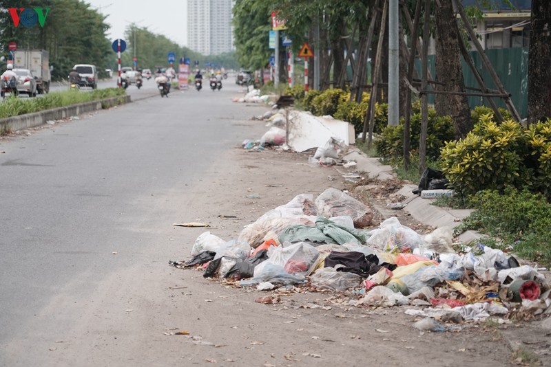 rac thai ngap ngua tren dai lo moi 1.500 ty o ha noi hinh 4