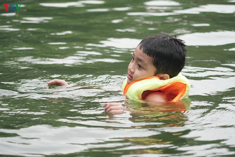 anh: hiem hoa tu nhung cu nhay lon dau tai ho nghin tuoi o ha noi hinh 12