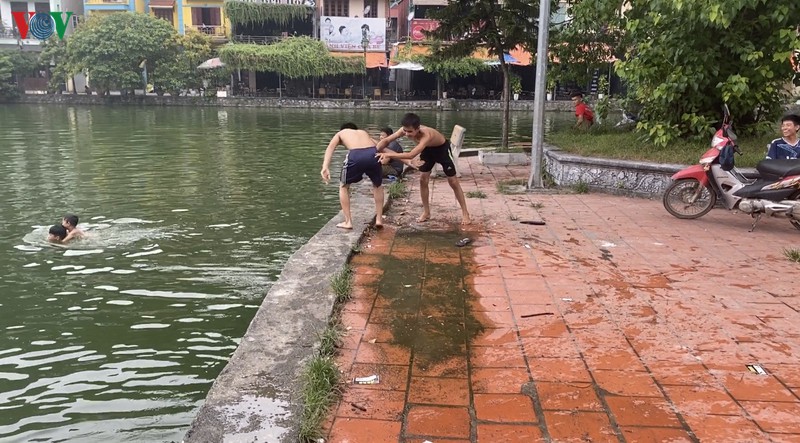 anh: hiem hoa tu nhung cu nhay lon dau tai ho nghin tuoi o ha noi hinh 7