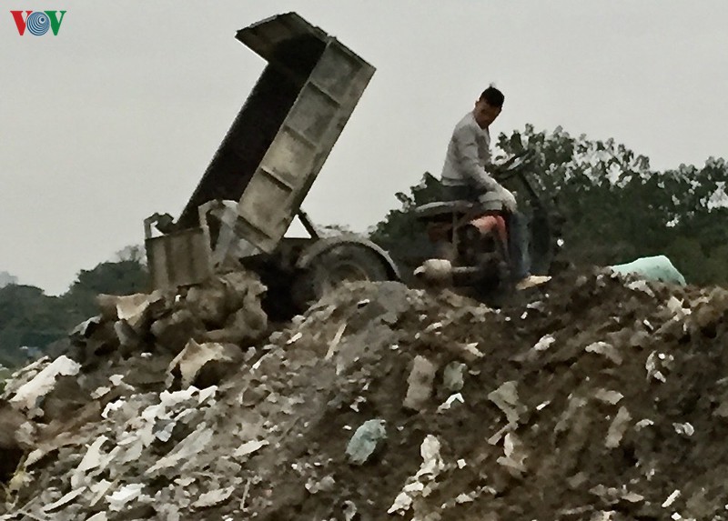 nang nong, bai rac tu phat o ha noi boc mui hoi thoi, dan buc xuc  hinh 9