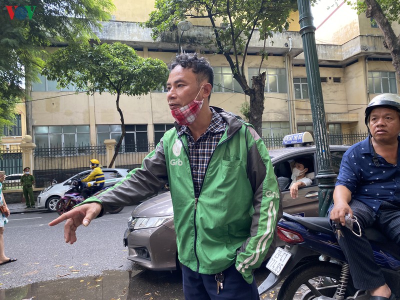 nhieu nguoi khong deo khau trang tai cac benh vien o ha noi hinh 7