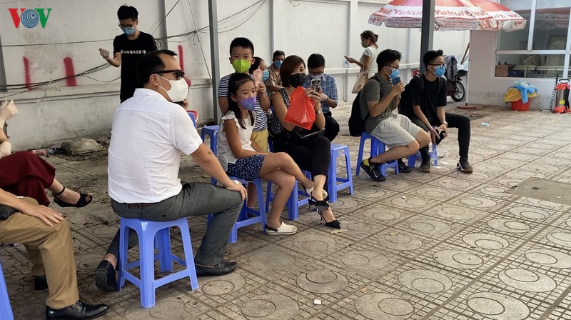 ha noi xet nghiem nhanh covid-19 cho nguoi tro ve tu da nang  hinh 8