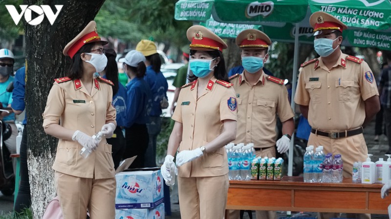 ha noi: nhung nguoi hung tham lang cua ky thi tot nghiep thpt 2020 thoi covid-19 hinh 5