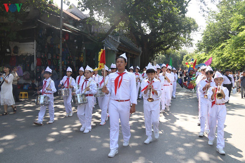 pho di bo ho guom soi dong cung cac nghe si xiec hinh 4