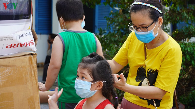 tphcm: khoang 200 nguoi hoan thanh cach ly o truong quan su quan khu 7 hinh 11