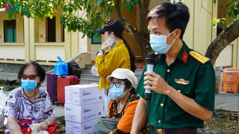 tphcm: khoang 200 nguoi hoan thanh cach ly o truong quan su quan khu 7 hinh 5