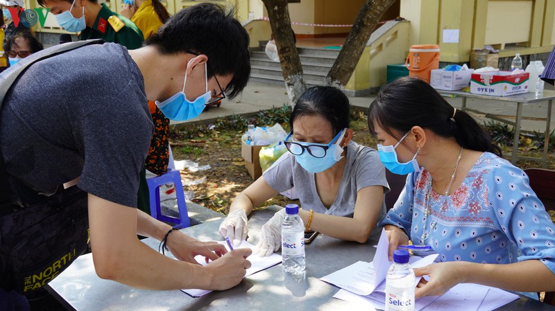 tphcm: khoang 200 nguoi hoan thanh cach ly o truong quan su quan khu 7 hinh 6