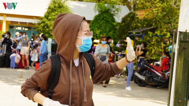 tphcm: khoang 200 nguoi hoan thanh cach ly o truong quan su quan khu 7 hinh 13