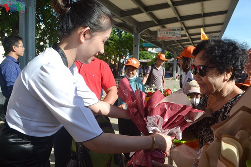 don chuyen tau hoa charter dau tien cho khach du lich den quang binh hinh 2
