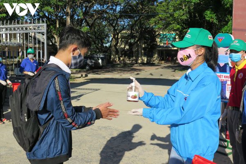 mien trung nhieu thi sinh vang buoi thi sang nay do thuc hien gian cach xa hoi hinh 3