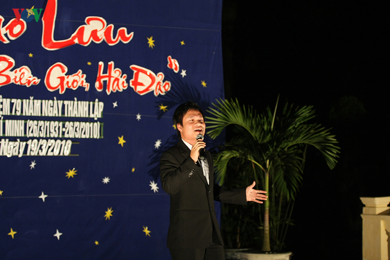 ca si hoang tung nhan giai thuong "tieng noi viet nam" lan thu nhat hinh 10