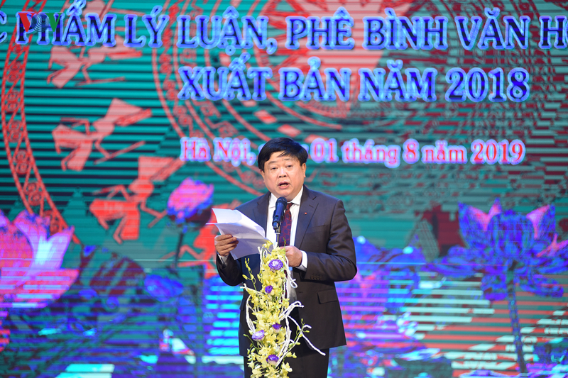 toan canh le trao tang thuong 15 tac pham ly luan, phe binh vhnt hinh 3
