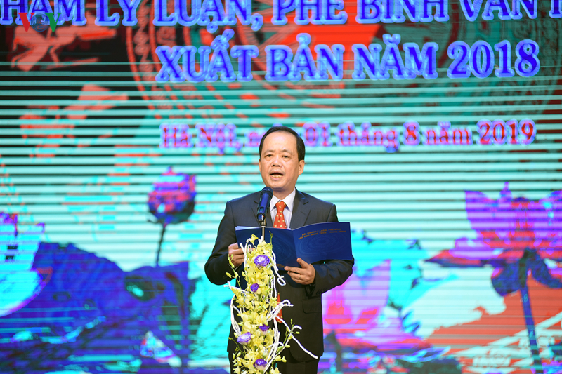 toan canh le trao tang thuong 15 tac pham ly luan, phe binh vhnt hinh 4