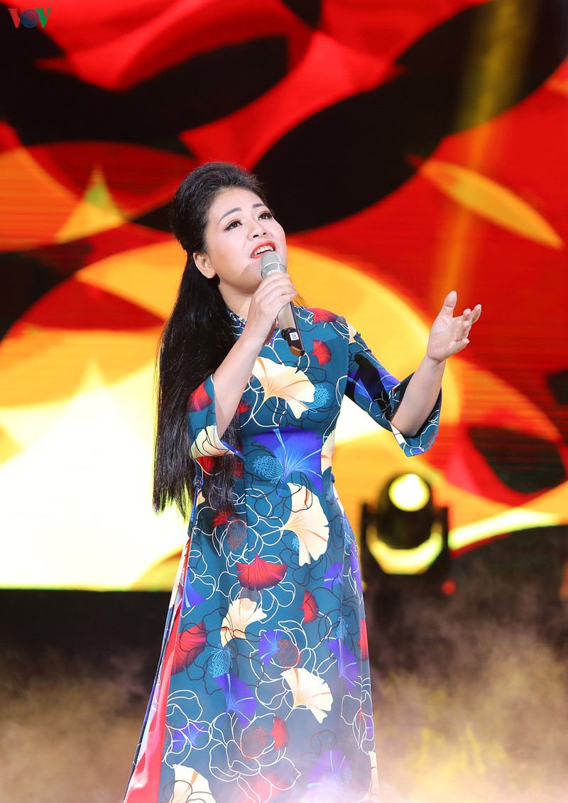 man tai hop song ca thang hoa cua my linh - tung duong hinh 8