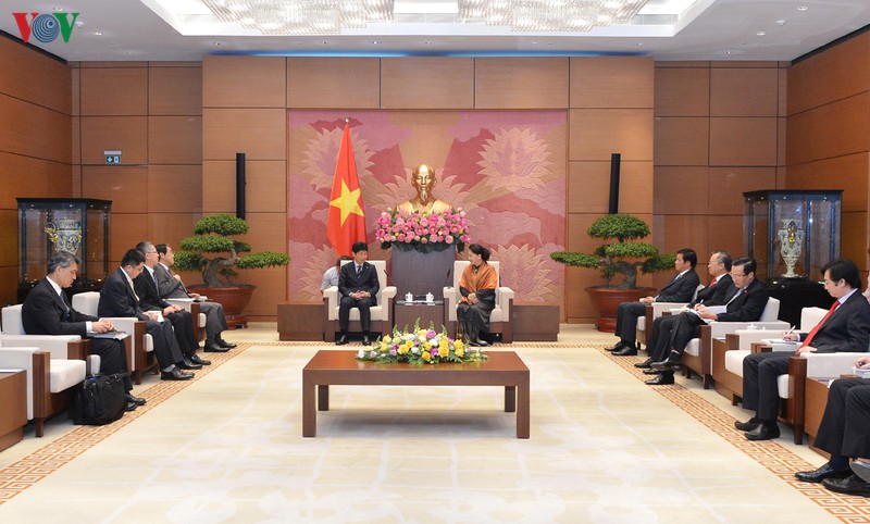 chu tich quoc hoi tiep doan dai bieu tinh gunma, nhat ban hinh 2