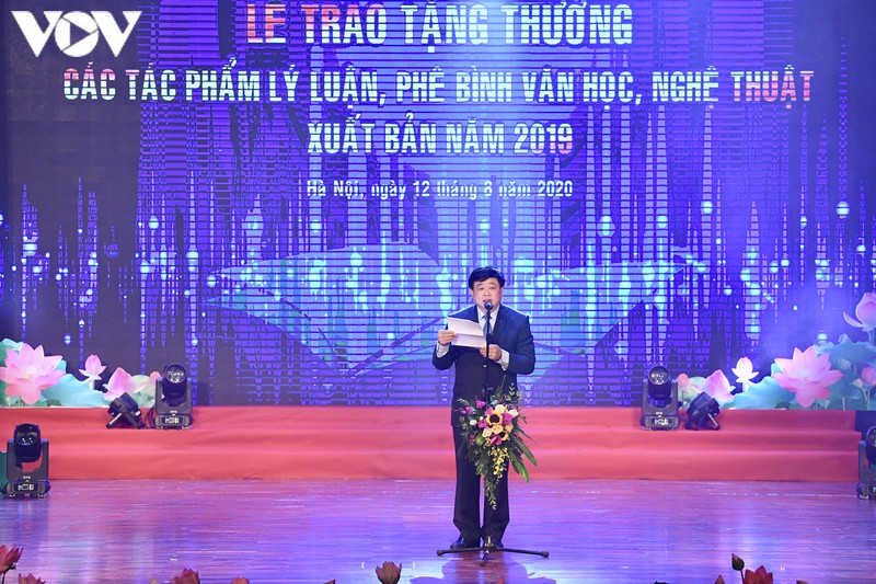 toan canh le trao tang thuong cac tac pham ly luan, phe binh vhnt 2019 hinh 4