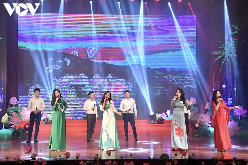 toan canh le trao tang thuong cac tac pham ly luan, phe binh vhnt 2019 hinh 11