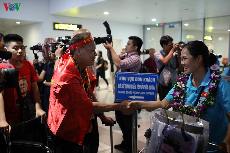 vo dich aff cup 2019 tren dat thai, dt nu viet nam han hoan ve nuoc  hinh 7