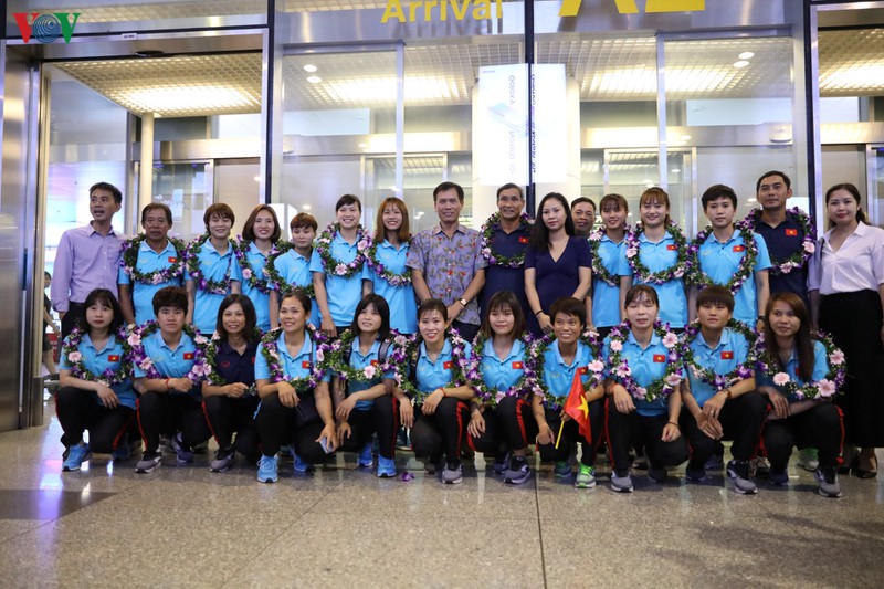 vo dich aff cup 2019 tren dat thai, dt nu viet nam han hoan ve nuoc  hinh 10