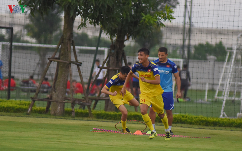 tro ly cua thay park ren quan duoi troi mua to, thai quy tap hang say hinh 11