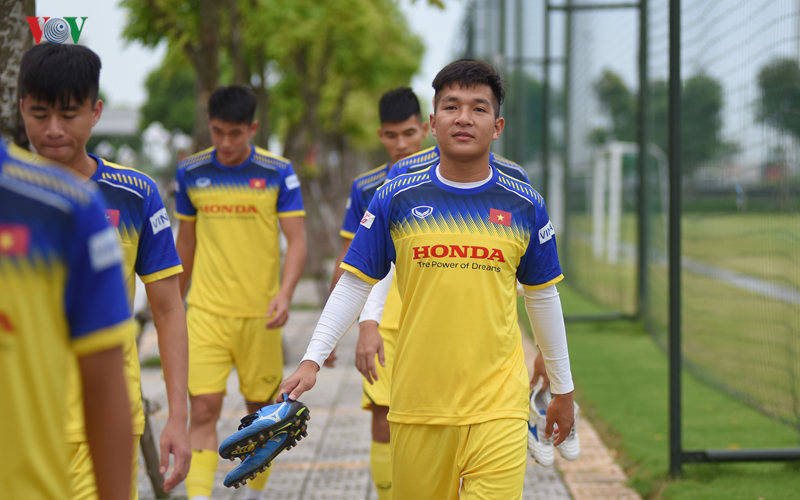 tro ly cua thay park ren quan duoi troi mua to, thai quy tap hang say hinh 2