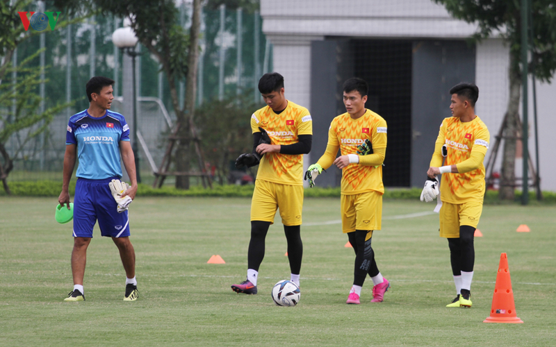 thay park nhan tin du tu luc luong o buoi tap cuoi cua u22 viet nam hinh 3