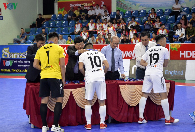 chum anh: le be mac va trao giai futsal vdqg hdbank 2019 hinh 17