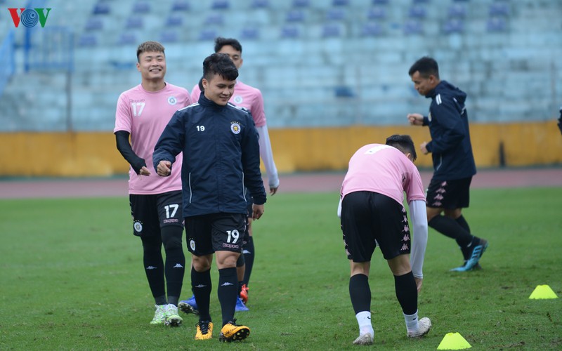 quang hai "luyen cong" duoi troi mua, san sang danh bai nam dinh hinh 2