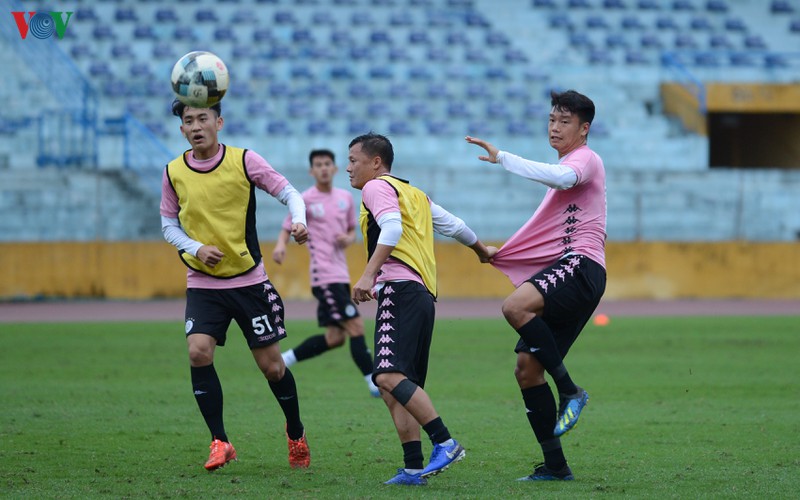 quang hai "luyen cong" duoi troi mua, san sang danh bai nam dinh hinh 9