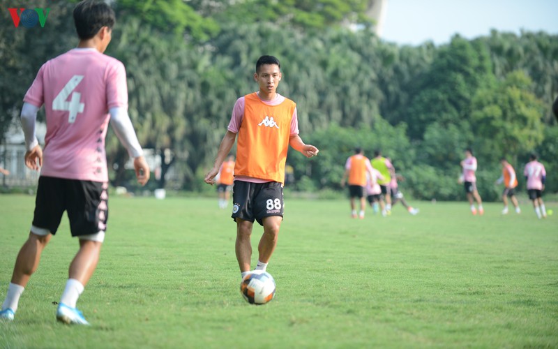 ha noi fc ren quan, quang hai "an du" khi dua suc voi thanh chung hinh 6