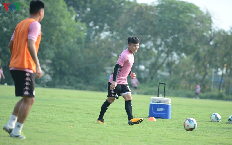 ha noi fc ren quan, quang hai "an du" khi dua suc voi thanh chung hinh 7