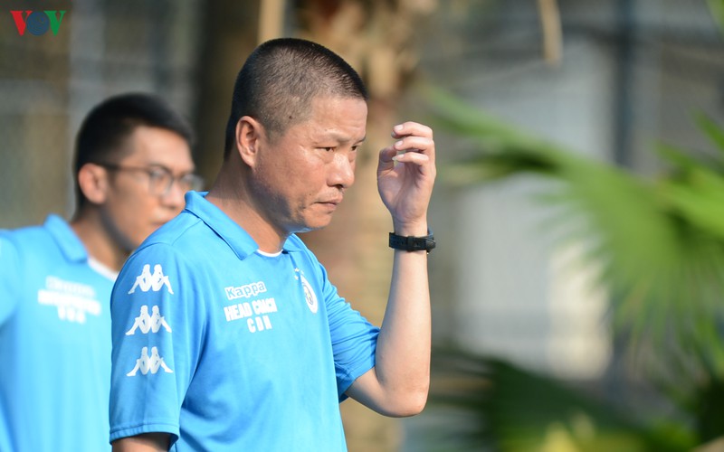 ha noi fc ren quan, quang hai "an du" khi dua suc voi thanh chung hinh 9