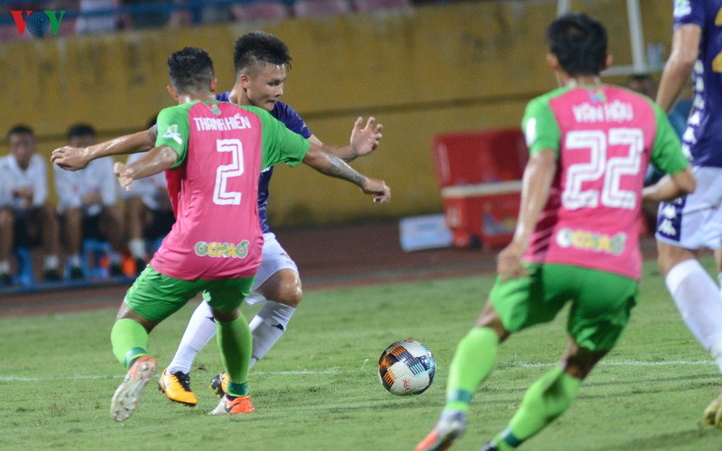 "quang hai hoa messi" khi duoc nguoi dep tiep lua tren khan dai hinh 7