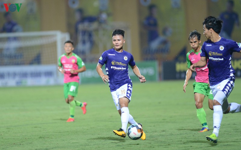 "quang hai hoa messi" khi duoc nguoi dep tiep lua tren khan dai hinh 8