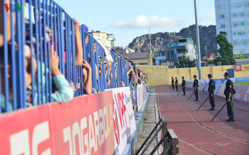 nhung hinh anh day cam xuc o tran thanh hoa - hagl vong 11 v-league 2020 hinh 15