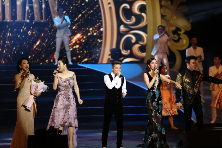 dam vinh hung, le quyen "dot chay" dem nhac danh cho cap doi dip 8/3 hinh 7