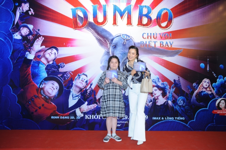 van mai huong lan dau tien long tieng va the hien nhac phim hinh 10