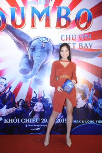 van mai huong lan dau tien long tieng va the hien nhac phim hinh 11