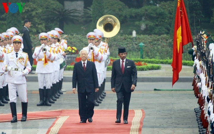 hinh anh ngay dau tien quoc vuong brunei tham cap nha nuoc viet nam hinh 2