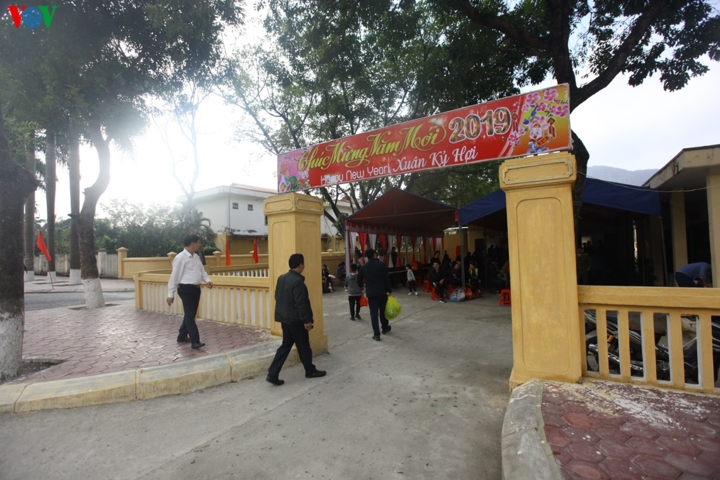 anh: pham nhan trai ninh khanh goi banh chung, trang tri trai don tet hinh 6