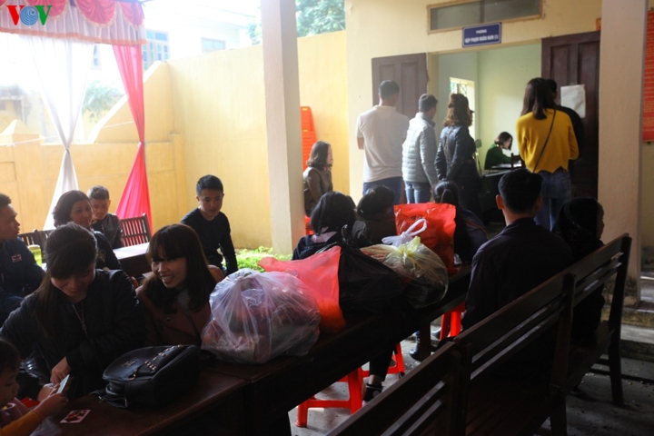 anh: pham nhan trai ninh khanh goi banh chung, trang tri trai don tet hinh 7
