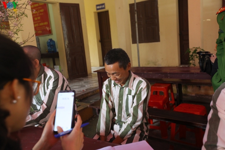 anh: pham nhan trai ninh khanh goi banh chung, trang tri trai don tet hinh 5