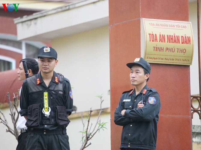 xu phuc tham vu danh bac nghin ty: bi cao phan sao nam xin vang mat hinh 1